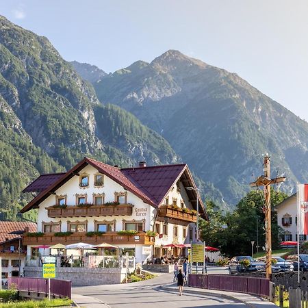 Gasthof Bären Hotell Holzgau Exteriör bild