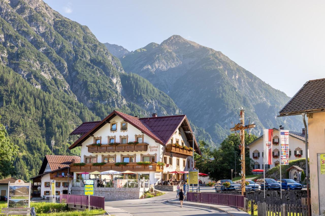 Gasthof Bären Hotell Holzgau Exteriör bild