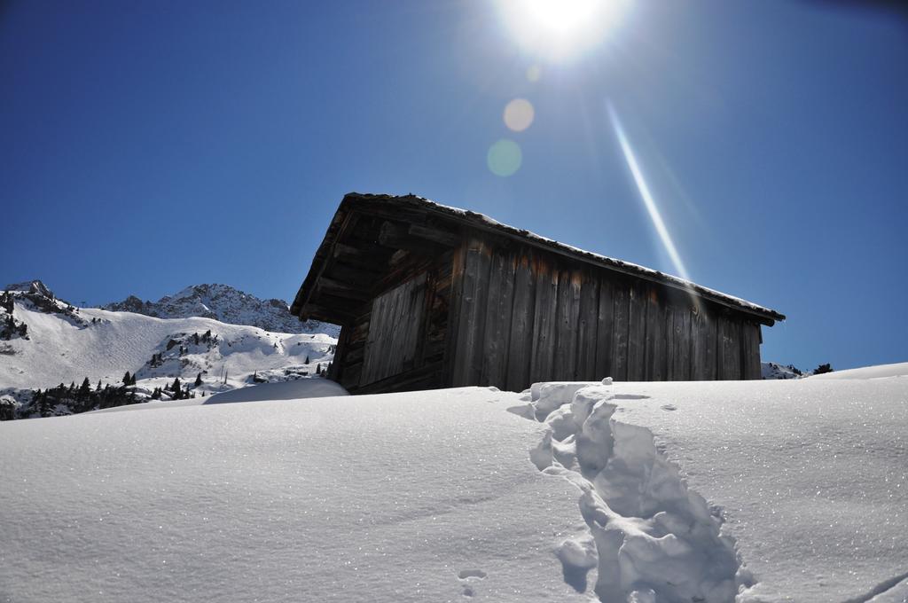 Gasthof Bären Hotell Holzgau Exteriör bild