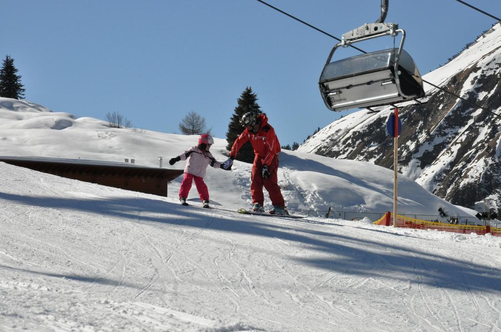 Gasthof Bären Hotell Holzgau Exteriör bild