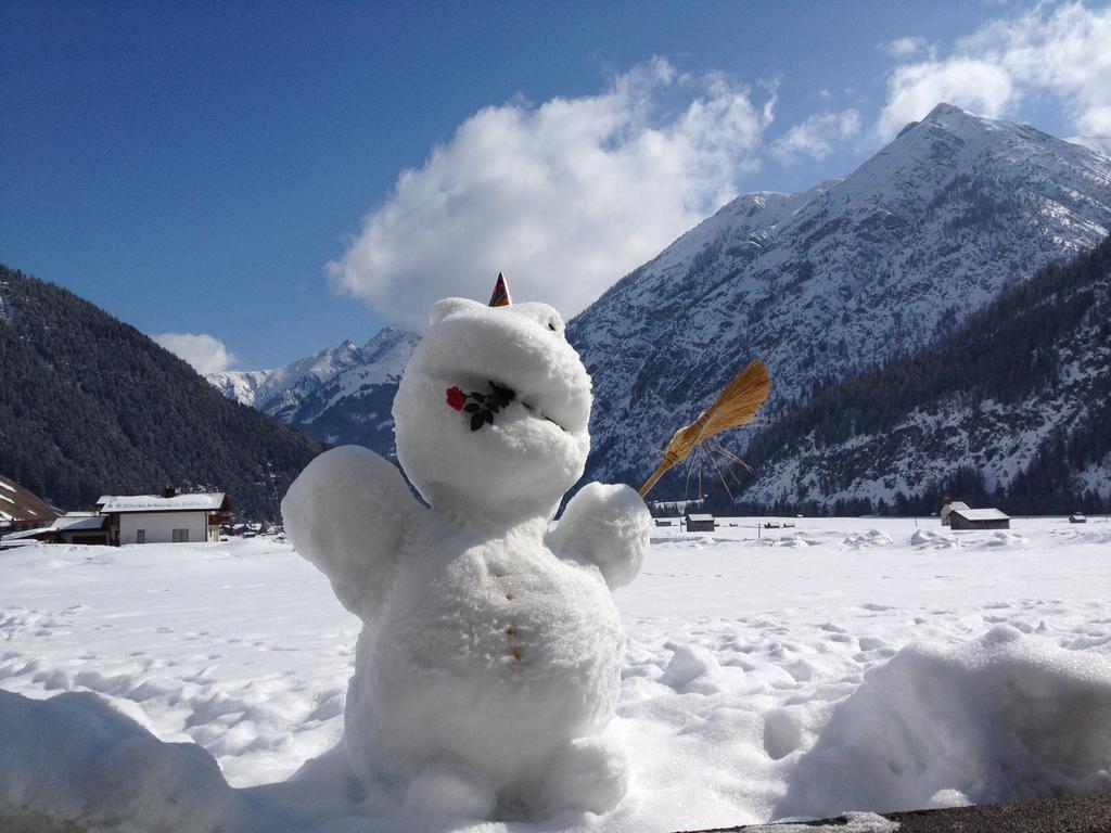 Gasthof Bären Hotell Holzgau Exteriör bild