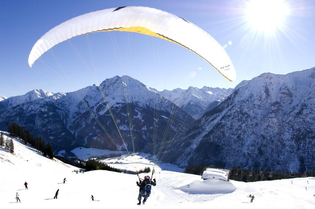 Gasthof Bären Hotell Holzgau Exteriör bild