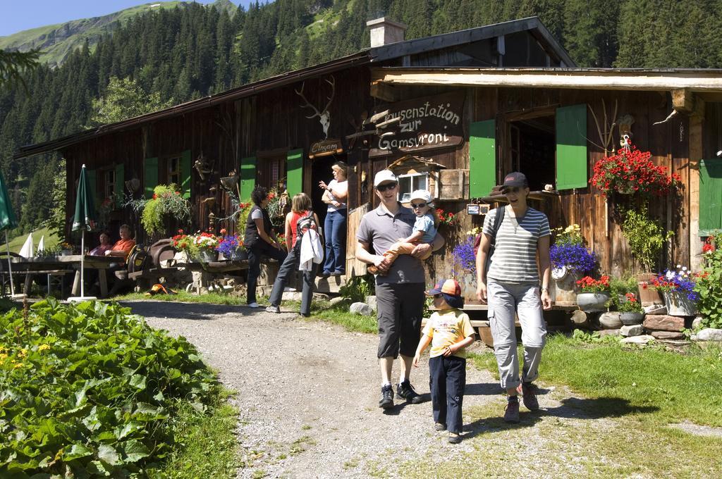 Gasthof Bären Hotell Holzgau Exteriör bild