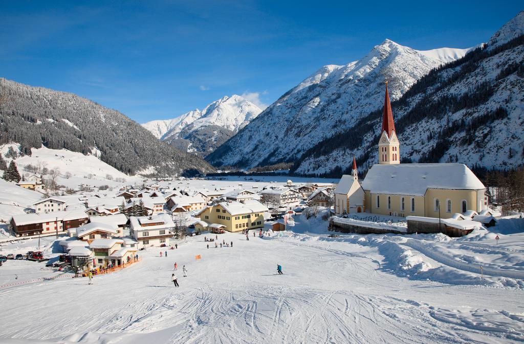 Gasthof Bären Hotell Holzgau Exteriör bild